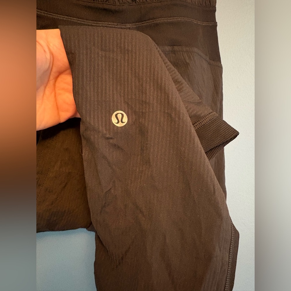 Lululemon Dance Studio Mid-Rise Crop 25" Size 2 - Picture 6 of 10